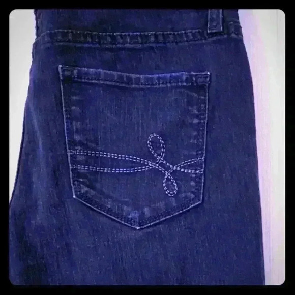 Host Pick ❣️ DENIZEN FROM LEVI’S BLACK JEANS SIZE  2 - Picture 1 of 4